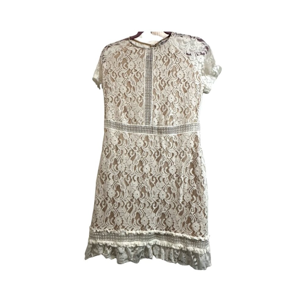Flirty Bebe curve hugging lace dress!